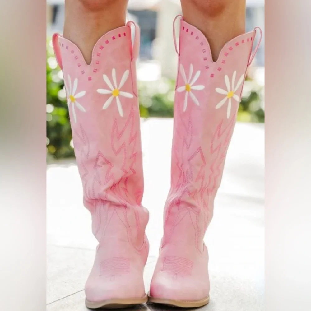 Pink Lily x Krista Horton “Krista Boots” – Daisy Floral Cowboy Boots – Size 7